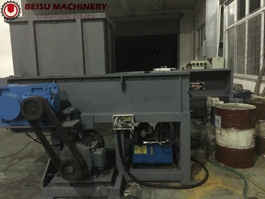 Enige van het de Machine Roterende Blad van de Schacht Industriële Plastic Ontvezelmachine de V-vorminstallatie
